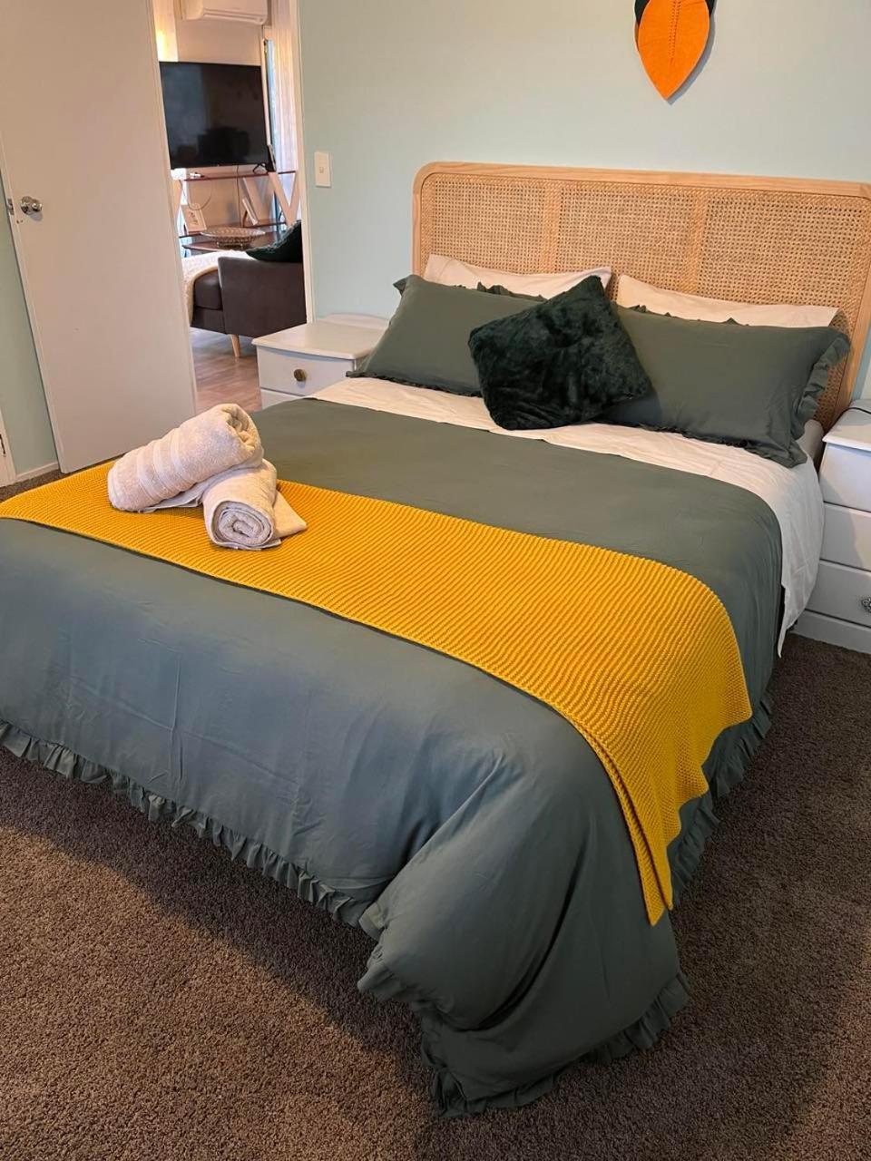 Cozy Corner * Thames